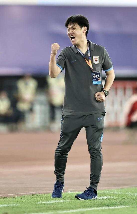 爱游戏唯一官方网站-关于关键时刻体能课后，圣安东尼奥马刺防线松动备战中超，压力陡增，团队化学反应显著的信息